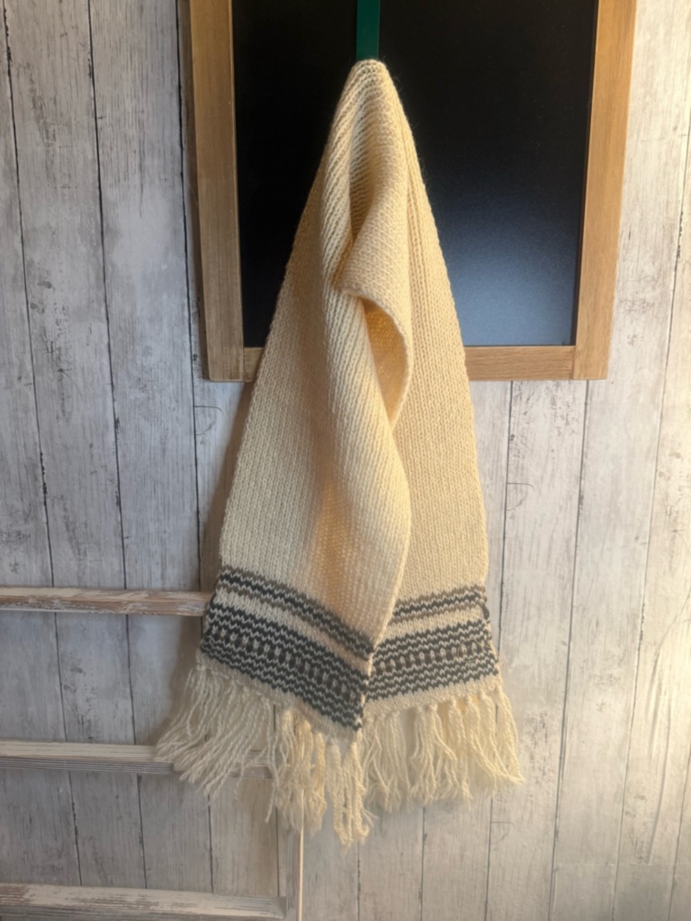 NWT 100% Ivory Iceland Wool
Scarf with bottom stripe by Stobi
